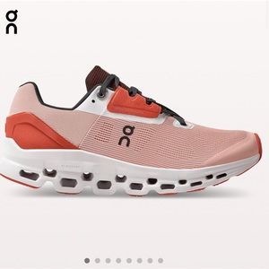 Cloudstratus Tennis Shoes